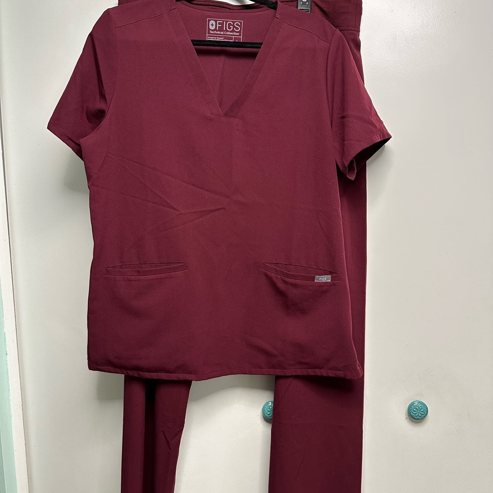 Figs burgundy scrub set